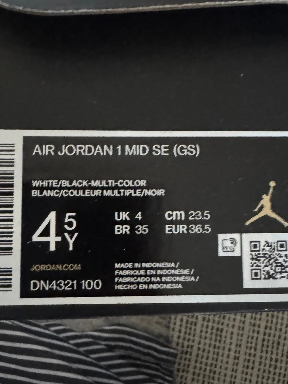 Nike Air Jordan 1 Mid SE Diamond White and Black (GS)